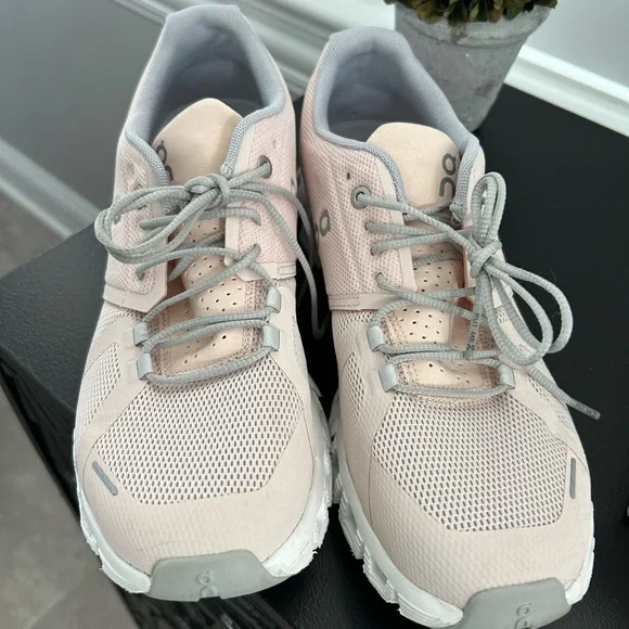 On Women's Cloud 5 Tennis Shoes, Shell/White, 9.5, Shell White🔥NO Offers🔥 - Picture 2 of 7